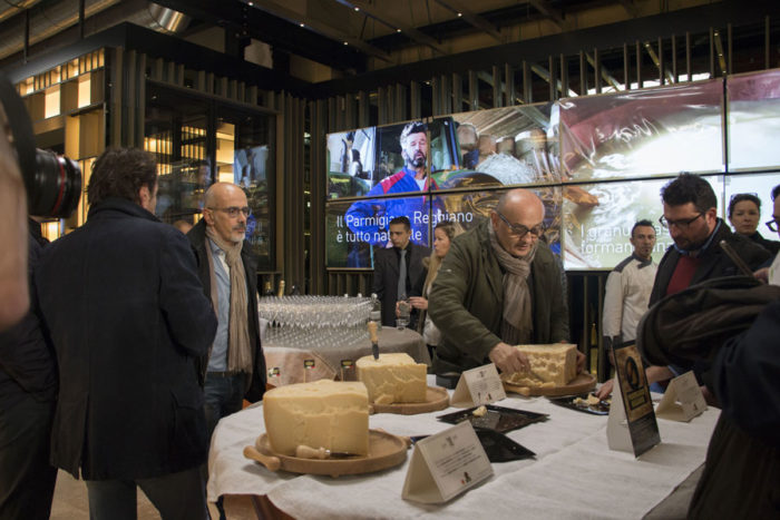 Apertura Parmigiano Reggiano FICO Eataly World